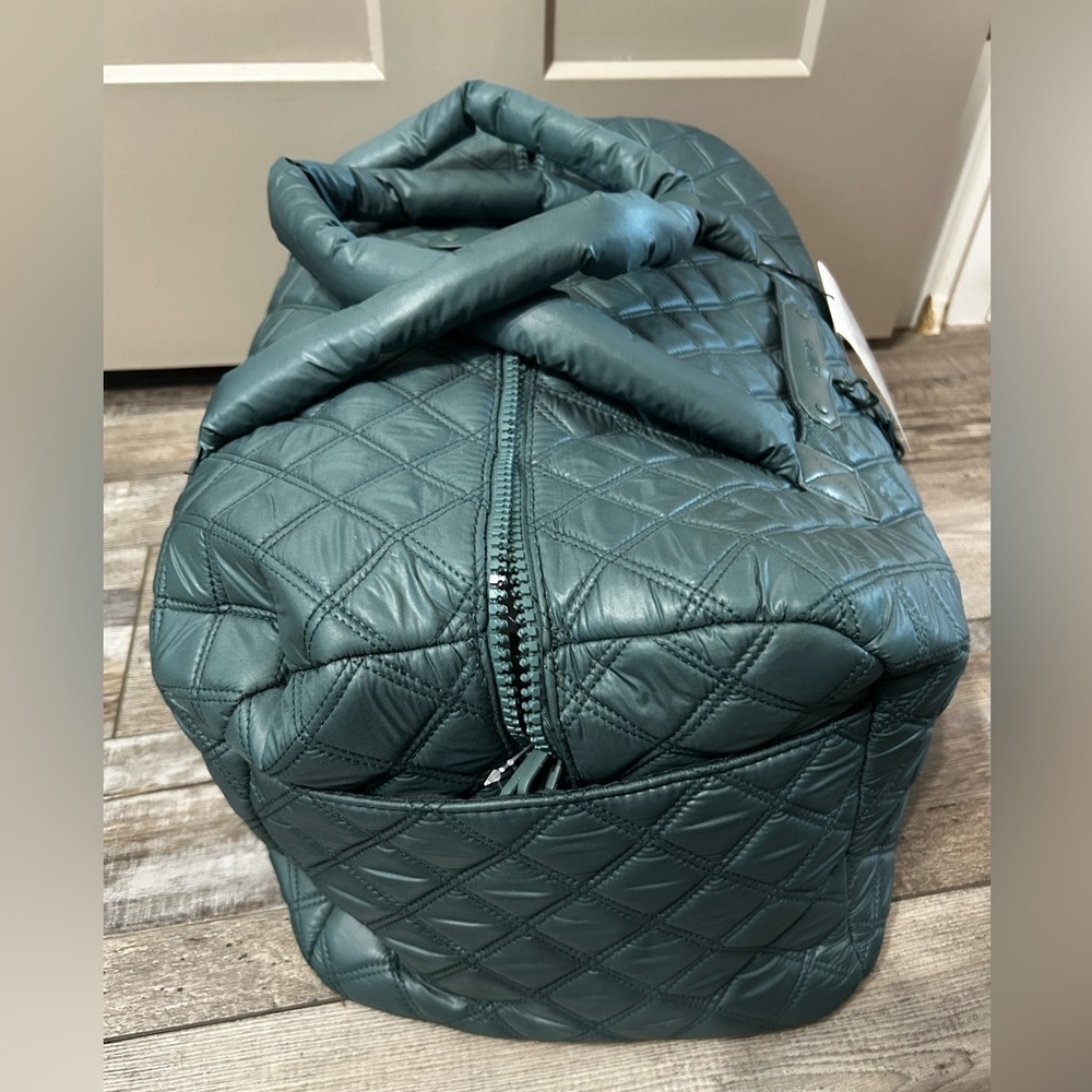 Joan & David 22-inch diamond quilted parachute nylon duffel bag Spruce Green - Picture 8 of 11